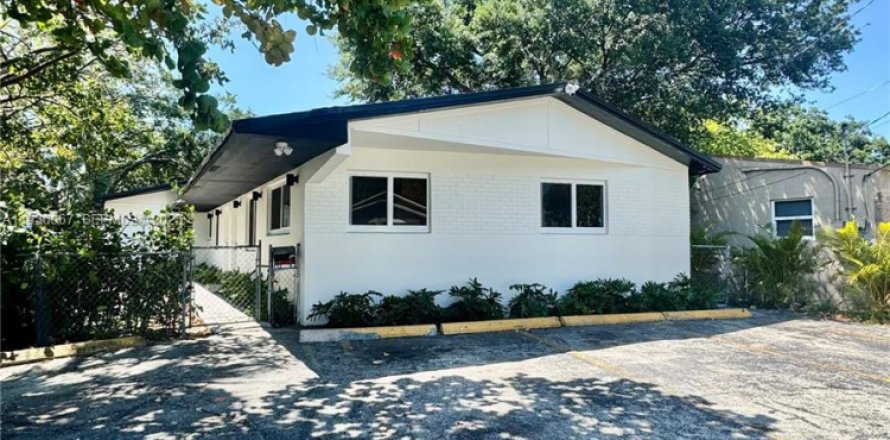 Коммерческая недвижимость в Дания-Бич, Флорида 197.7м2 № 1994234