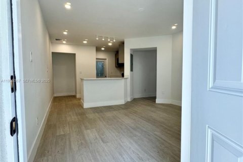 Купить коммерческую недвижимость в Дания-Бич, Флорида 197.7м2, № 1994234 - фото 28