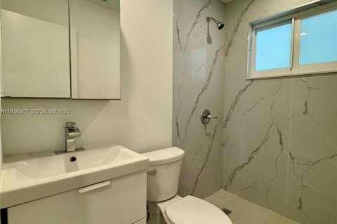 Commercial property in Dania Beach, Florida 197.7 sq.m. № 1994234 - photo 3