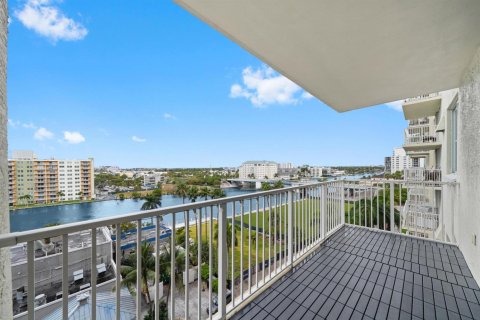 Condominio en alquiler en Fort Lauderdale, Florida, 1 dormitorio, 73.39 m2 № 2077400 - foto 20