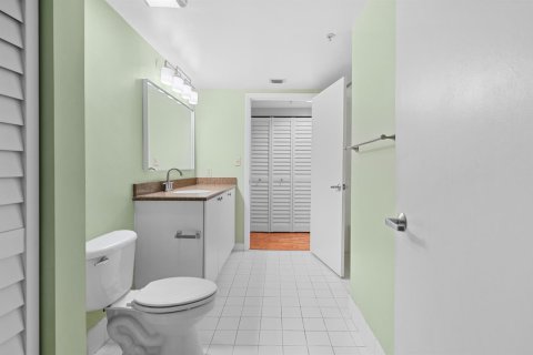 Condominio en alquiler en Fort Lauderdale, Florida, 1 dormitorio, 73.39 m2 № 2077400 - foto 16