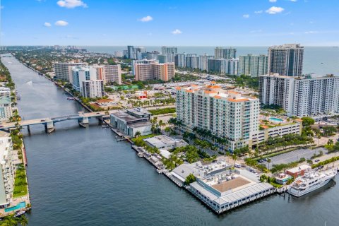 Condominio en alquiler en Fort Lauderdale, Florida, 1 dormitorio, 73.39 m2 № 2077400 - foto 2