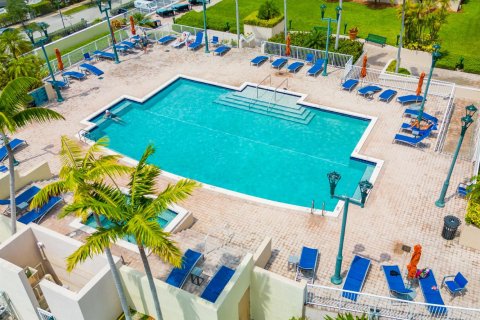 Condominio en alquiler en Fort Lauderdale, Florida, 1 dormitorio, 73.39 m2 № 2077400 - foto 29