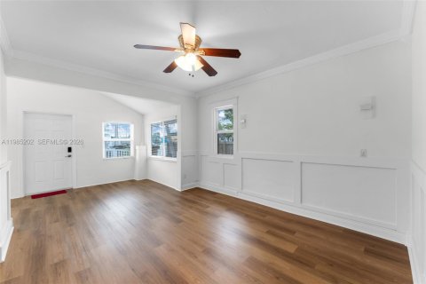 Снять в аренду виллу или дом в Майами, Флорида 2 спальни, 89.37м2, № 2050907 - фото 5