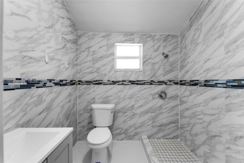 Снять в аренду виллу или дом в Майами, Флорида 2 спальни, 89.37м2, № 2050907 - фото 13