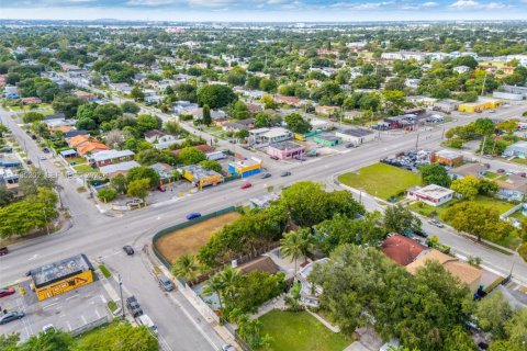 Снять в аренду виллу или дом в Майами, Флорида 2 спальни, 89.37м2, № 2050907 - фото 20