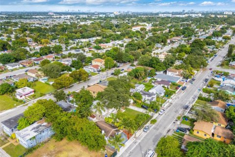 Снять в аренду виллу или дом в Майами, Флорида 2 спальни, 89.37м2, № 2050907 - фото 26