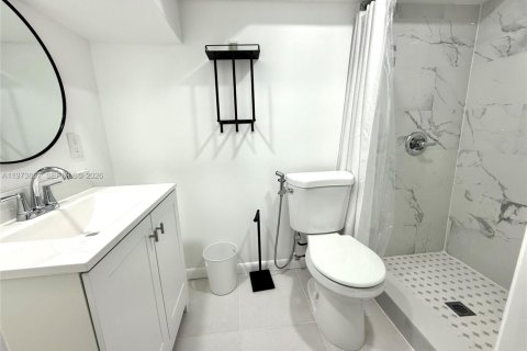 Commercial property in Miami, Florida 211.45 sq.m. № 2033392 - photo 3