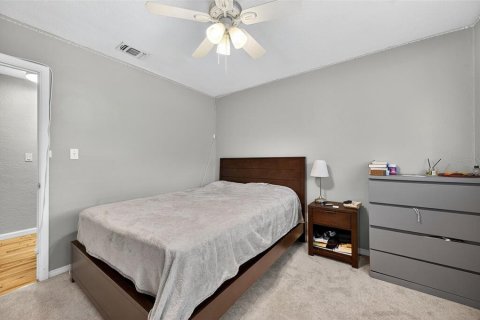 House in Saint Petersburg, Florida 3 bedrooms, 153.94 sq.m. № 1877475 - photo 21