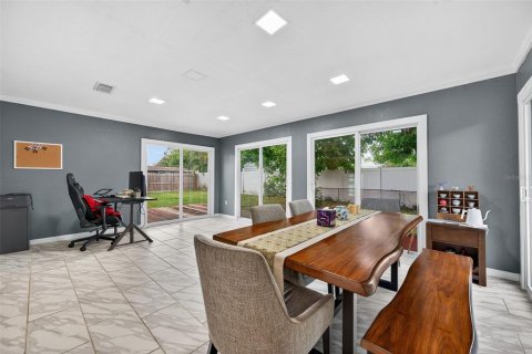 House in Saint Petersburg, Florida 3 bedrooms, 153.94 sq.m. № 1877475 - photo 13