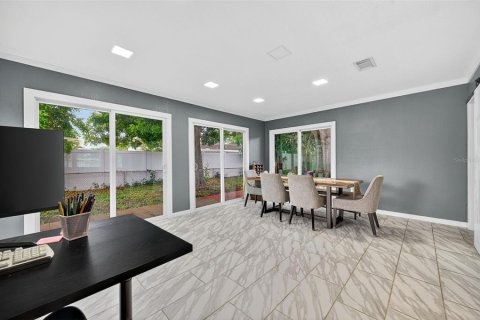 House in Saint Petersburg, Florida 3 bedrooms, 153.94 sq.m. № 1877475 - photo 10