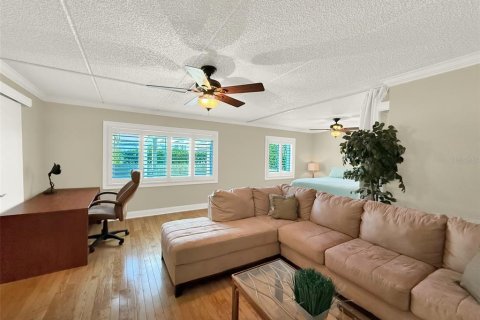 House in New Smyrna Beach, Florida 4 bedrooms, 341.32 sq.m. № 2099956 - photo 12