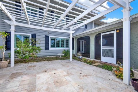 House in New Smyrna Beach, Florida 4 bedrooms, 341.32 sq.m. № 2099956 - photo 7