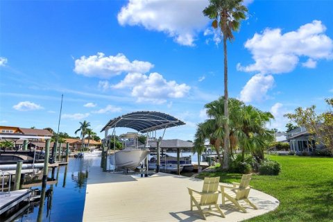 House in New Smyrna Beach, Florida 4 bedrooms, 341.32 sq.m. № 2099956 - photo 5
