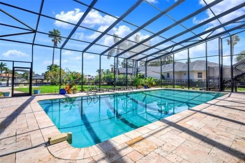 House in New Smyrna Beach, Florida 4 bedrooms, 341.32 sq.m. № 2099956 - photo 3