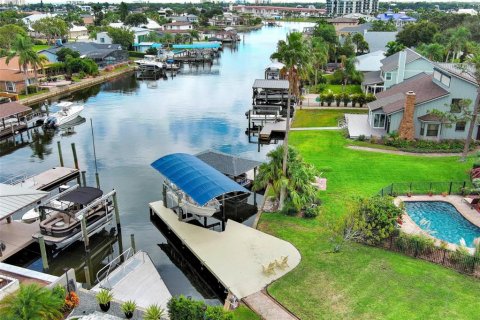 House in New Smyrna Beach, Florida 4 bedrooms, 341.32 sq.m. № 2099956 - photo 4