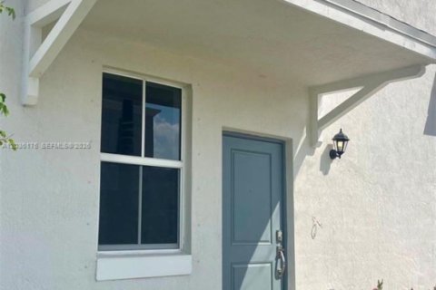 Touwnhouse à louer à Homestead, Floride: 4 chambres, 163.23 m2 № 2084243 - photo 3
