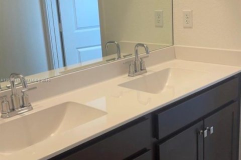Touwnhouse à louer à Homestead, Floride: 4 chambres, 163.23 m2 № 2084243 - photo 8