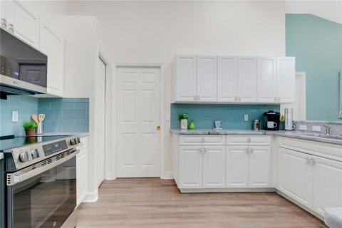 Villa ou maison à vendre à Cape Coral, Floride: 3 chambres, 170.75 m2 № 2395543 - photo 16