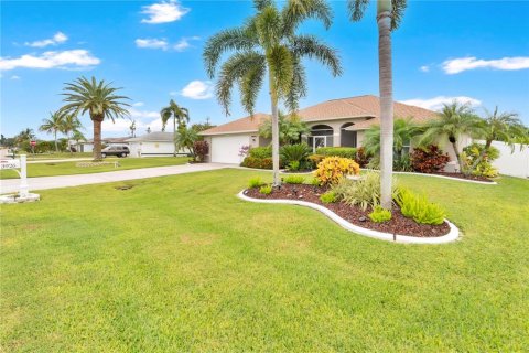 Villa ou maison à vendre à Cape Coral, Floride: 3 chambres, 170.75 m2 № 2395543 - photo 3