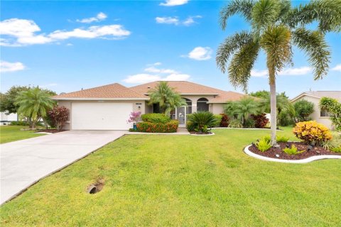 Villa ou maison à vendre à Cape Coral, Floride: 3 chambres, 170.75 m2 № 2395543 - photo 2