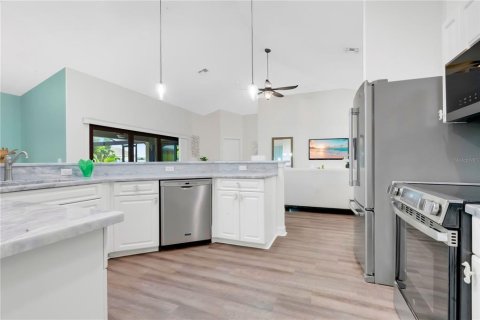 Villa ou maison à vendre à Cape Coral, Floride: 3 chambres, 170.75 m2 № 2395543 - photo 19