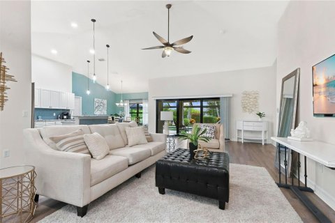 Villa ou maison à vendre à Cape Coral, Floride: 3 chambres, 170.75 m2 № 2395543 - photo 8