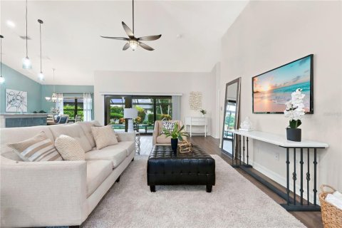 Villa ou maison à vendre à Cape Coral, Floride: 3 chambres, 170.75 m2 № 2395543 - photo 10