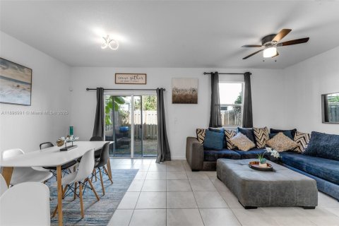 Купить таунхаус в Хомстед, Флорида 3 спальни, 157.47м2, № 2081526 - фото 11