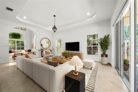 Купить виллу или дом в Майами, Флорида 5 спален, 319.49м2, № 1997453 - фото 13