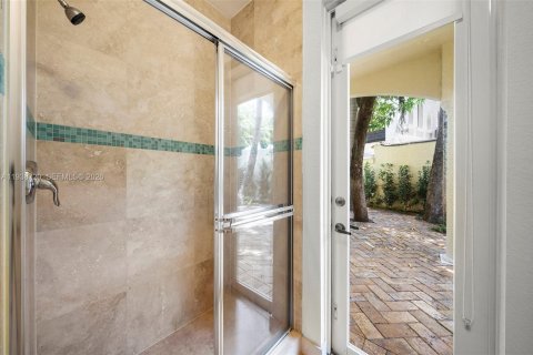 Купить виллу или дом в Майами, Флорида 5 спален, 319.49м2, № 1997453 - фото 23