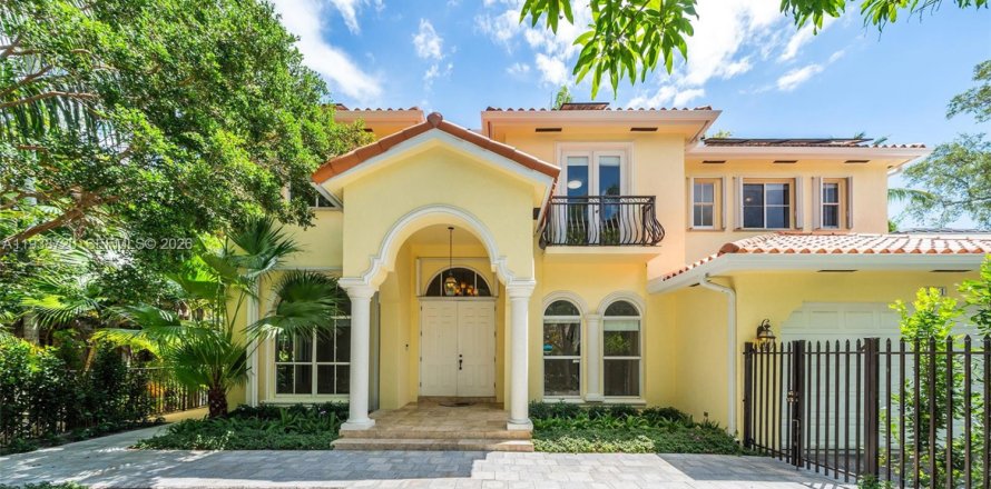 Дом в Майами, Флорида 5 спален, 319.49м2 № 1997453