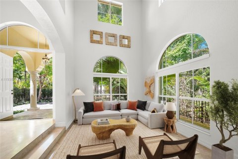 Купить виллу или дом в Майами, Флорида 5 спален, 319.49м2, № 1997453 - фото 12