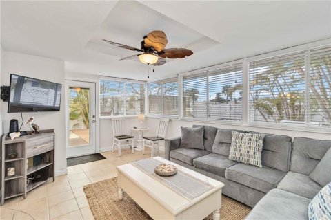 House in Holmes Beach, Florida 2 bedrooms, 102.01 sq.m. № 1608263 - photo 24