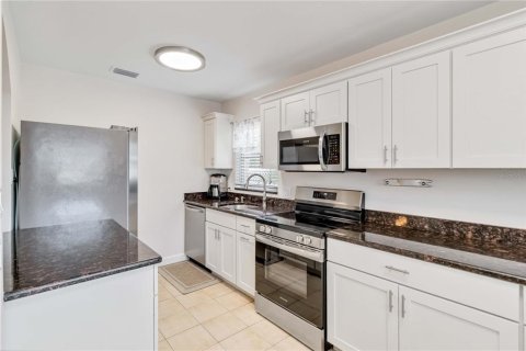 House in Holmes Beach, Florida 2 bedrooms, 102.01 sq.m. № 1608263 - photo 17