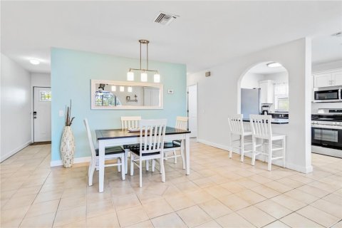 House in Holmes Beach, Florida 2 bedrooms, 102.01 sq.m. № 1608263 - photo 13