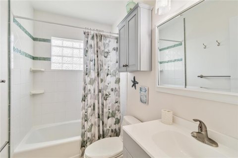 House in Holmes Beach, Florida 2 bedrooms, 102.01 sq.m. № 1608263 - photo 28