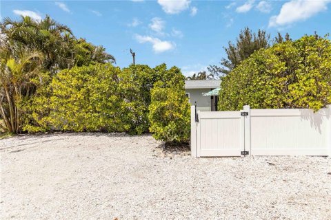 House in Holmes Beach, Florida 2 bedrooms, 102.01 sq.m. № 1608263 - photo 4