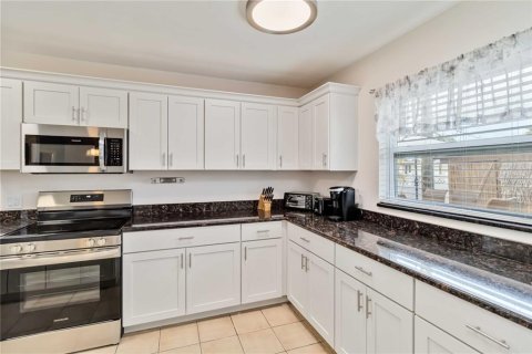 House in Holmes Beach, Florida 2 bedrooms, 102.01 sq.m. № 1608263 - photo 16