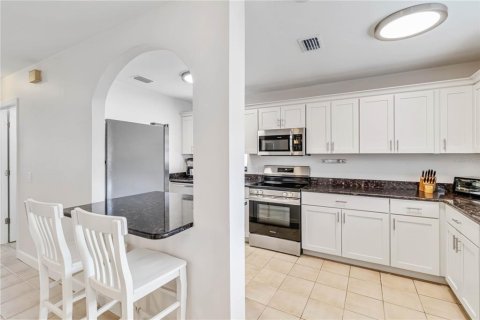 House in Holmes Beach, Florida 2 bedrooms, 102.01 sq.m. № 1608263 - photo 15