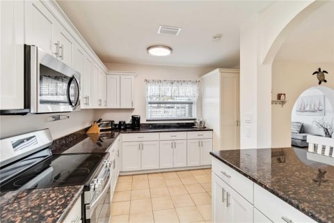 House in Holmes Beach, Florida 2 bedrooms, 102.01 sq.m. № 1608263 - photo 18