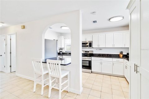 House in Holmes Beach, Florida 2 bedrooms, 102.01 sq.m. № 1608263 - photo 14