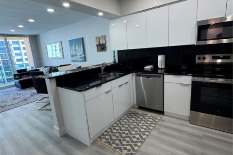 Condo in Hollywood, Florida  № 2326140 - photo 8
