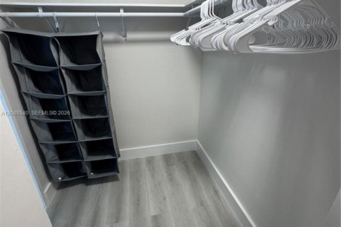 Condo in Hollywood, Florida  № 2326140 - photo 24