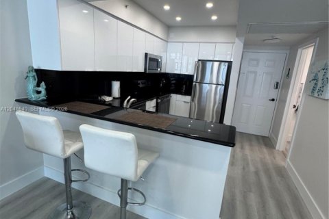 Condo in Hollywood, Florida  № 2326140 - photo 12