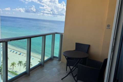 Condo in Hollywood, Florida  № 2326140 - photo 22