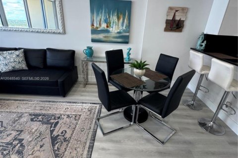 Condo in Hollywood, Florida  № 2326140 - photo 6