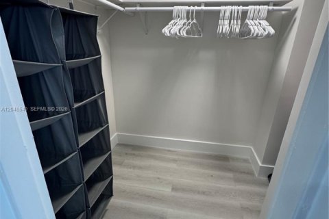 Condo in Hollywood, Florida  № 2326140 - photo 26