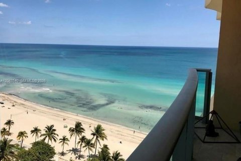 Studio in the Condo in Hollywood, Florida № 2326140