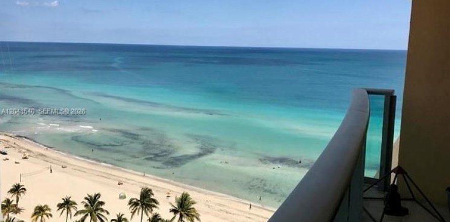 Studio in the Condo in Hollywood, Florida  № 2326140